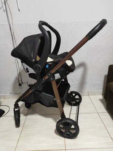 Carrinho Moisés com bebe conforto 