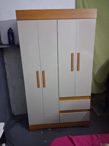 Guarda-Roupa Casal com Excelente Divisão Interna e Estilo