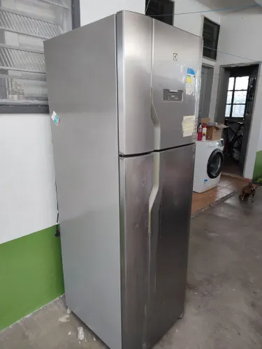 Geladeira Eletrolux Frost Free 