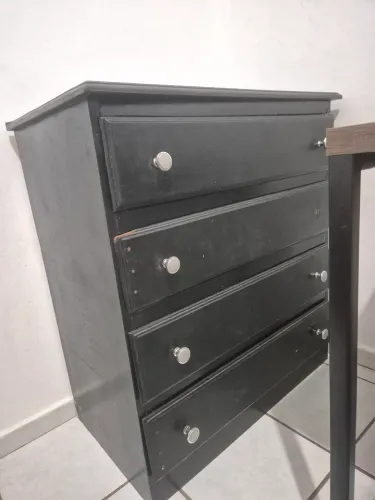 Cômoda de madeira preta