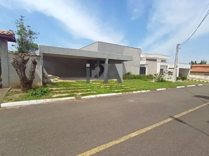 Casa em condomínio fechado, 3 dormitórios, 3 banheiros, 4 vagas - Tatuí - KM 130 CASTELO B