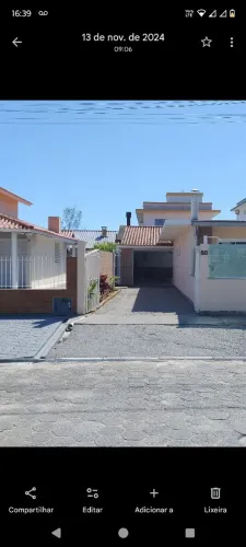 Casa geminada 3Q na pinheira 