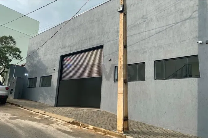 Aluguel Galpão Moderno e Seguro em Capitólio 185 m2