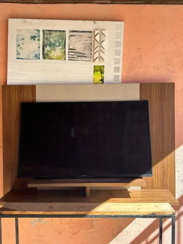 Televisão/ suporte 