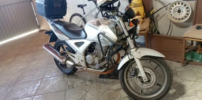 Vendo ou troco CBX 250 Twister super nova