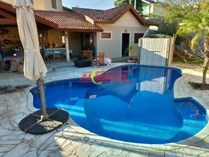 Condominio Parque das Garças 1|Útil 320 m2 | 4 Dormitórios (2 suítes) | 6 vagas | Atibaia/