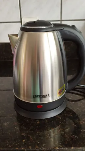 Chaleira elétrica de Inox, 2L.