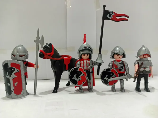 Playmobil Tropa dos Cavaleiros Red Eagle 1