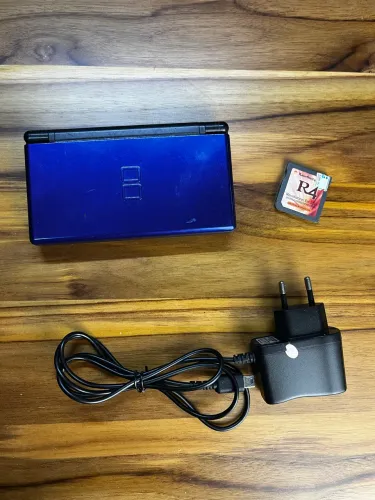 Nintendo DS Lite + R4