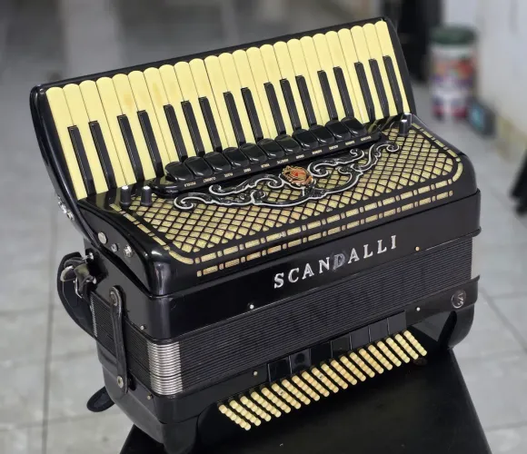 Acordeon Scandalli anos 90