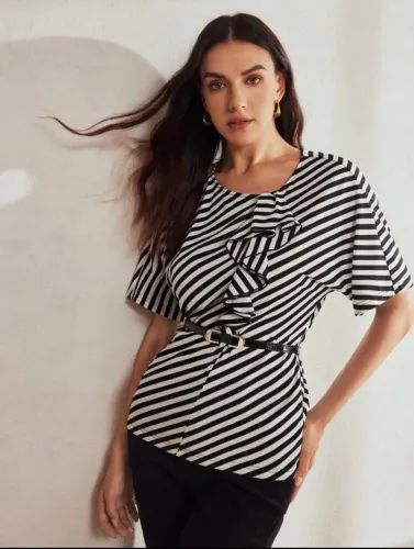 blusa listrada motf com babado e cinto