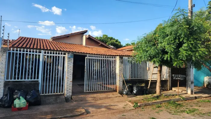 Casa confortável - Rua Sem Saída - Residencial Avelino - Prox. Av das Torres