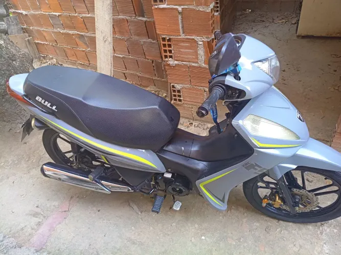 Vendo uma moto nova 