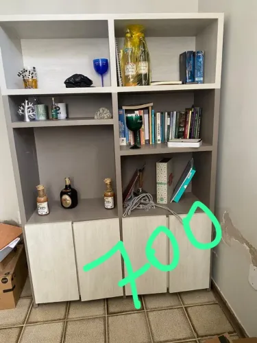 Estante com armário inferior