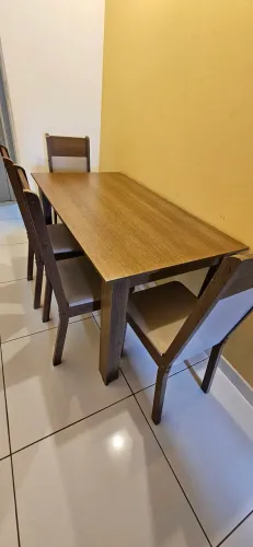 Mesa com 4 cadeiras