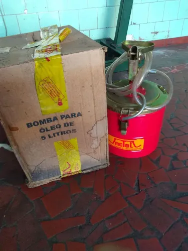 Bomba manual para colocação de óleo de câmbio marca jactoil
