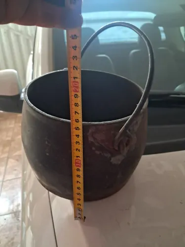 Caldeirao de ferro antigo