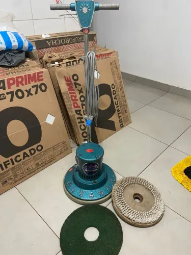 Enceradeira clener tamanho 350 usada 3 vezes 1700 reais