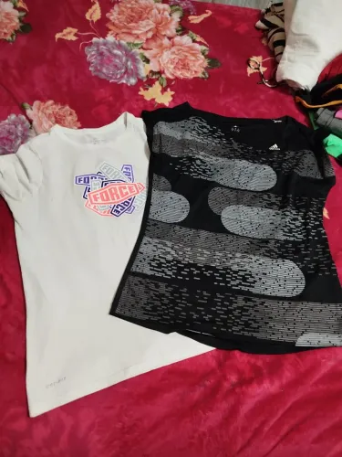 2 camisetas fitnes Adidas e Nike