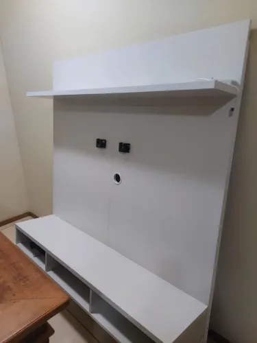 Vendo painel com prateleira da Tok Stok