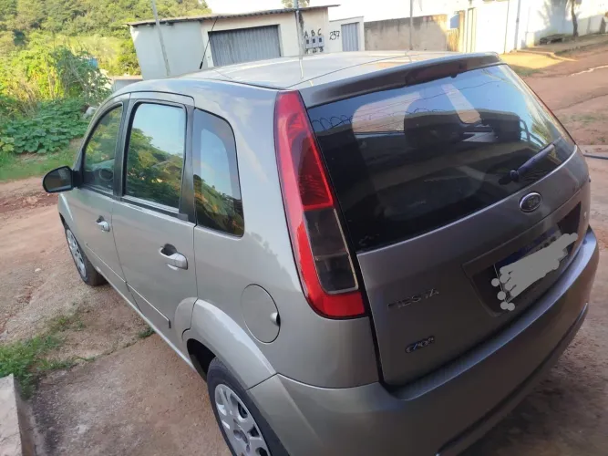 Ford Fiesta SE 1.6 8V Flex 5P 2014