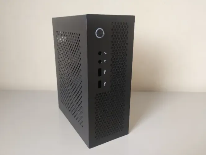 PC GAMER MINI ITX Ryzen 5 5600GT + RX 6400 4GB + 16GB RAM