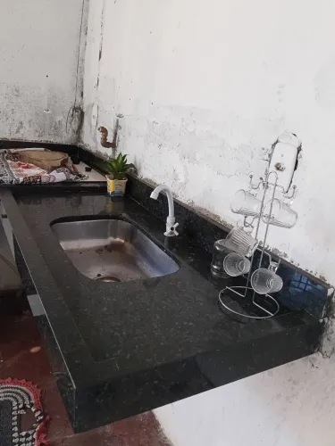 Vendo pia de cozinha de mármore verde Batuba valor 850$ pouco usado