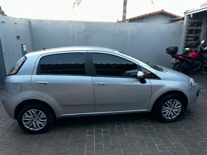 Fiat Punto Attractive 1.4 Fire Flex 8V 5P 2015