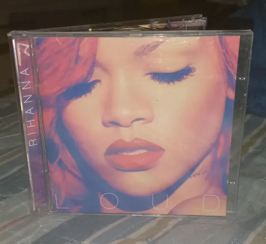 Rihanna Loud