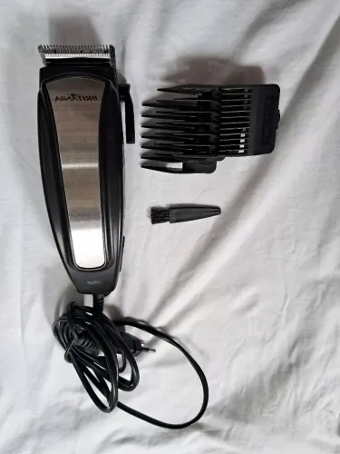 Máquina de cortar cabelo com todos os pentes