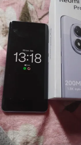 Vende se celular novo... 4 meses de uso sem nenhum defeito acompanha tudo 