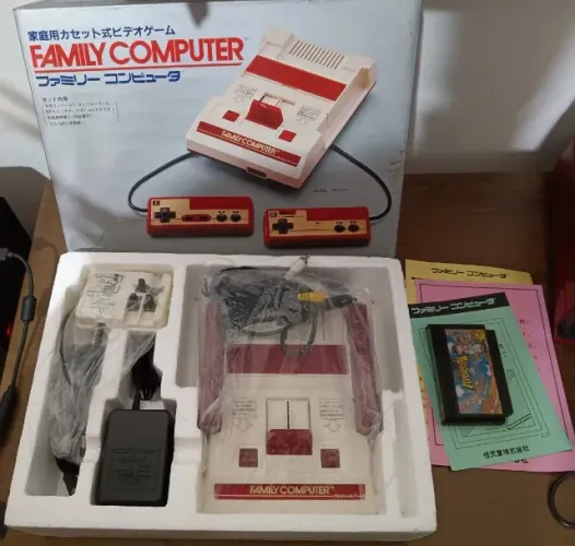 Console Nintendo Family Computer Famicom com mod AV em excelente estado serial batendo