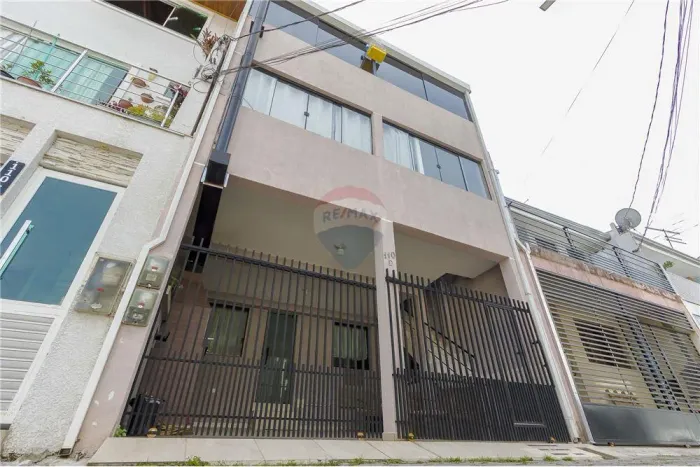 Sobrado em condominio fechado no bairro sitio cercado