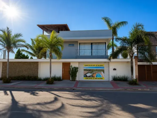 casa alto padrao,3 quartos, pe na areia, vista permanente para o mar