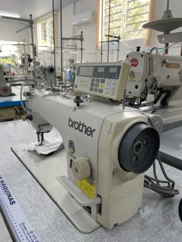 Venda máquina de costura reta eletrônica 