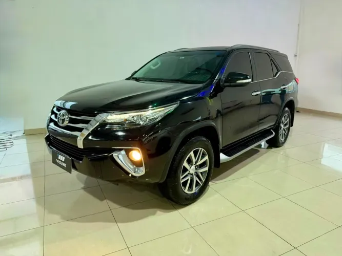 Toyota Hilux SW4 SRX 4X4 2.8 TDI 16V Dies. Aut. 2016