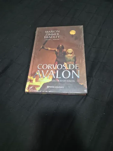 Corvos de Avalon: O sexto livro do Ciclo de Avalon