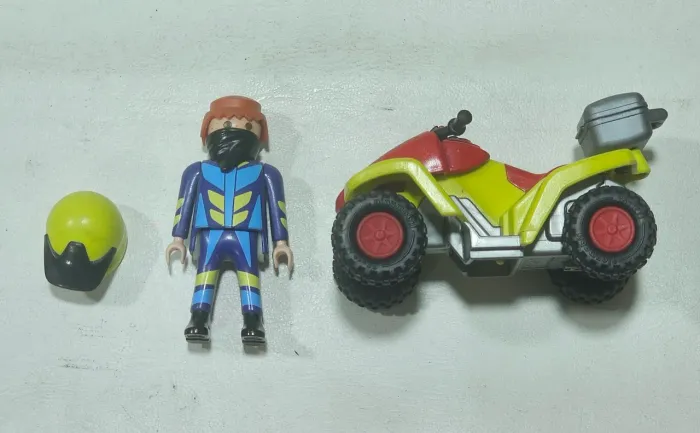 PLAYMOBIL- boneco e triciclo de fricção