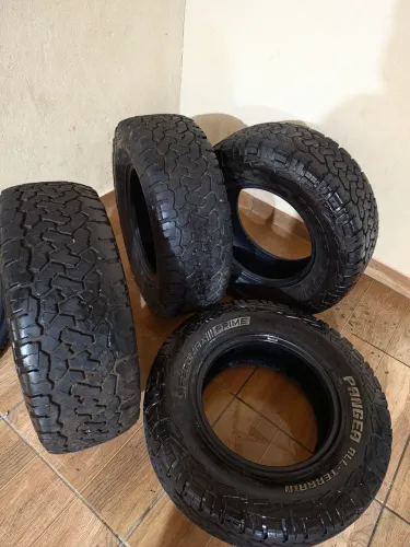 Vende-Se Pneus 265/70 R16
