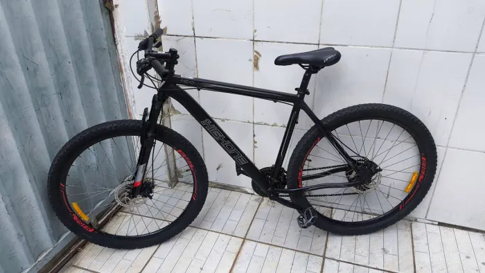 Bicicleta bike MTB Highone Neo, com peças Caloi e Shimano.