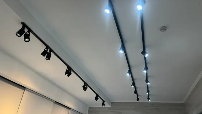 TRILHO ELETRIFICADO LUMINÁRIA DE TETO SPOTS