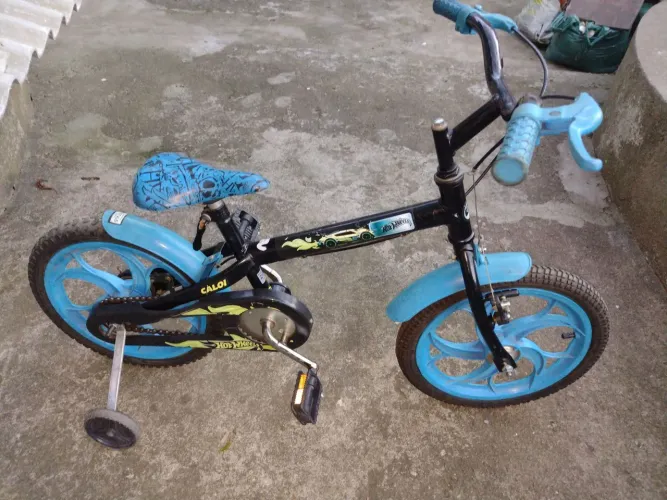 Bicicleta infantil aro 16 da Caloi hot Wheels