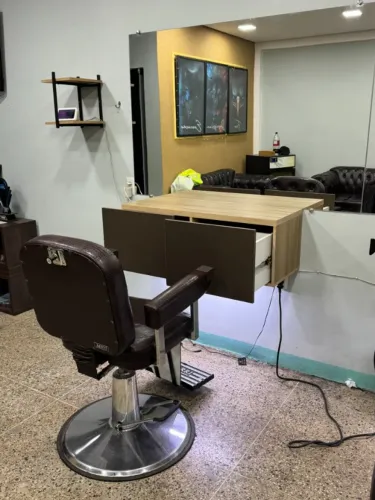 VENDO - 2 jogos para Barbearia Completo - Cadeira Marri, Espelho e Bancada em MDF
