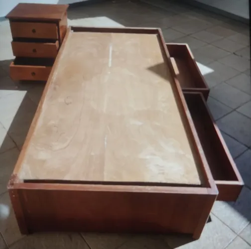 Cama box de solteiro em madeira
