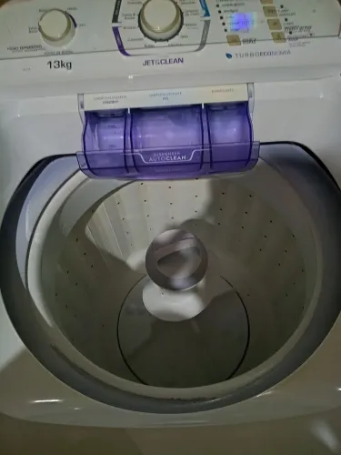 Máquina de lavar e secar roupa