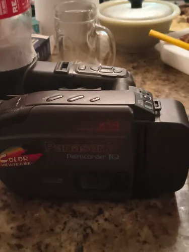 Filmadora Panasonic (linha Palmcorder / VHS-C),