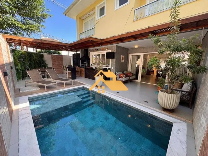 Locação de Temporada em Juquehy: Casa em Condomínio com 4 Suítes, Ar-Condicionado, Piscina