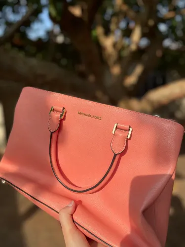 Bolsa Michael Kors coral vibrante ( rosa salmão) 