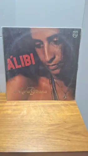 disco de vinil original do álbum Álibi de Maria Bethânia, lançado em 1978