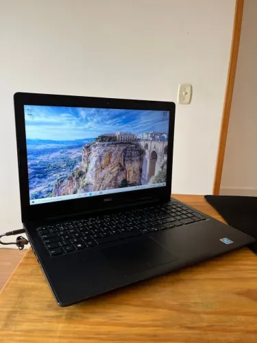 Notebook Dell com processador Intel Pentium Gold, 8GB de RAM, HD de 360gb